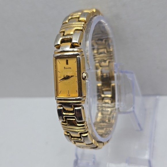 Womens Vintage Bulova T3 Quartz Watch 15mm Gold Tone 97L62 New Battery - Picture 2 of 9